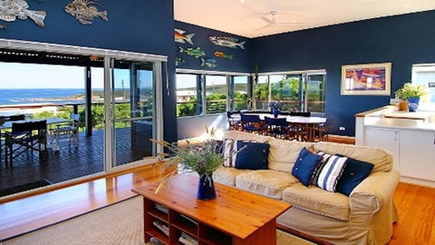 Tru Blu - Enjoy Sweeping 180 Degree Views Of Gracetown In This Modern Family Beach House - Winery Find 1