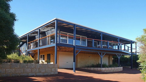Tru Blu - Enjoy Sweeping 180 Degree Views Of Gracetown In This Modern Family Beach House - Winery Find 0