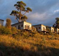 Swansea Beach Chalets - Winery Find