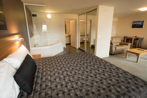 The Old Woolstore Apartment Hotel - Winery Find 31