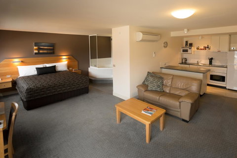 The Old Woolstore Apartment Hotel - Winery Find 25