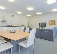 4 Bedroom House - Hobart CBD - Free Parking - Winery Find