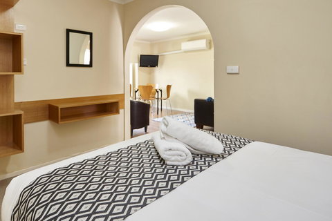 Elphin Serviced Apartments - Winery Find 31
