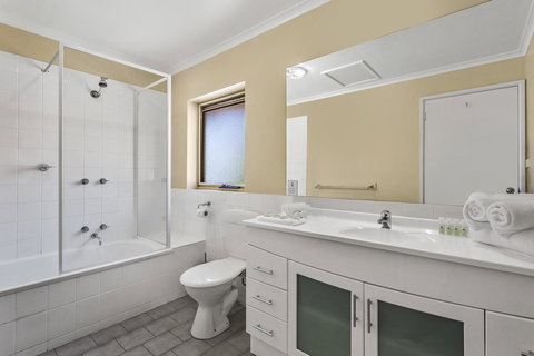 Elphin Serviced Apartments - Winery Find 38
