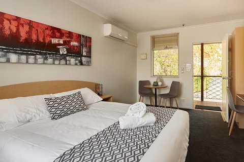 Elphin Serviced Apartments - Winery Find 22