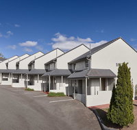 Elphin Motel  Serviced Apartments - Winery Find