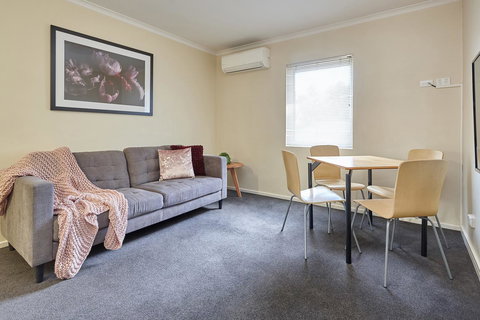 Elphin Serviced Apartments - Winery Find 7
