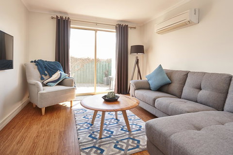 Elphin Serviced Apartments - Winery Find 13