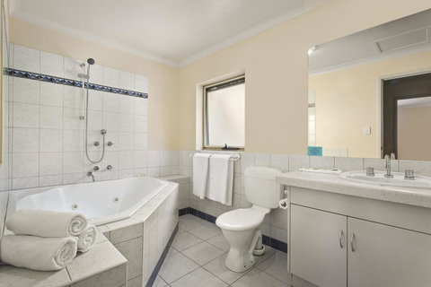 Elphin Serviced Apartments - Winery Find 37