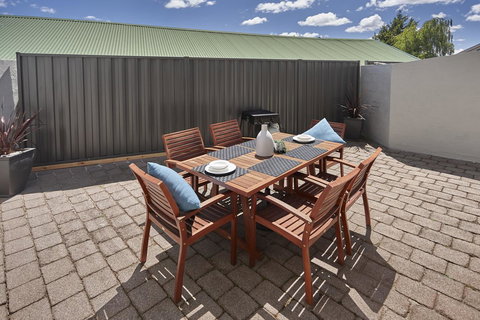 Elphin Serviced Apartments - Winery Find 21