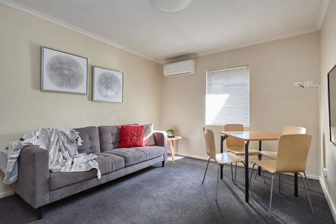 Elphin Serviced Apartments - Winery Find 10