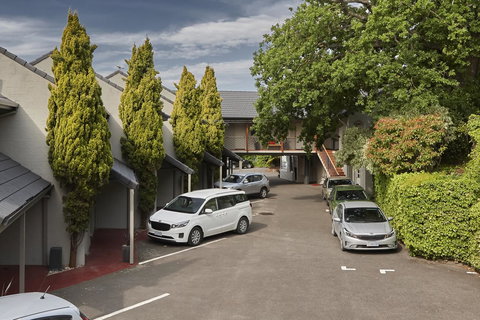 Elphin Serviced Apartments - Winery Find 12