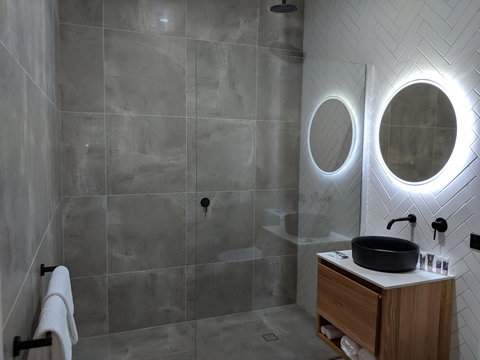 Mercure Launceston - Winery Find 9