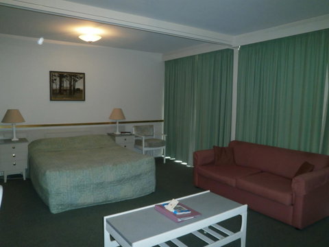 Parklane Motel - Winery Find 34