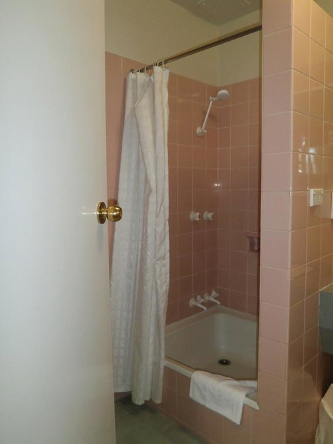 Parklane Motel - Winery Find 42