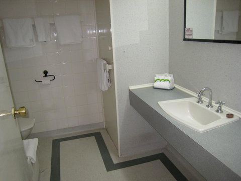 Parklane Motel - Winery Find 40