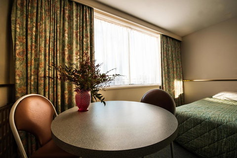 Parklane Motel - Winery Find 22