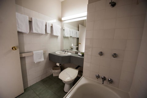 Parklane Motel - Winery Find 21