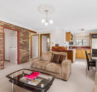 Swansea Cottages and Motel Suites - Winery Find