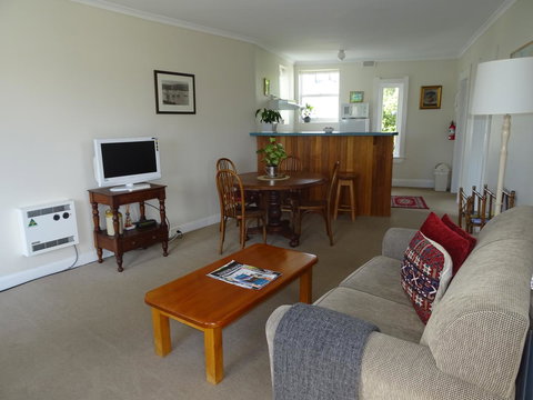 Highbury Apartments - Winery Find 30