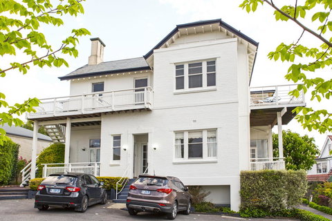 Highbury Apartments - Winery Find 12