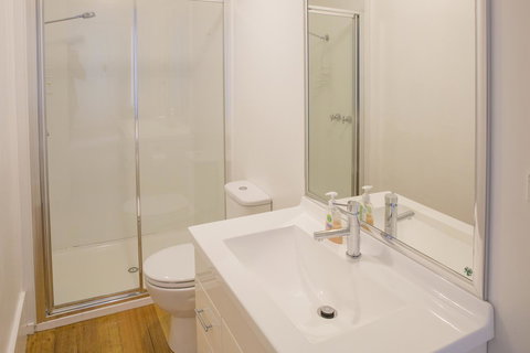 Highbury Apartments - Winery Find 8