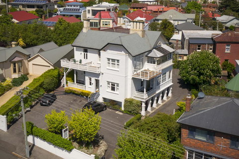Highbury Apartments - Winery Find 11