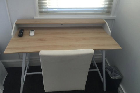 Newcastle Tighes Hill Accommodation - Winery Find 2