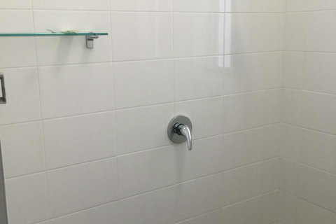 Newcastle Tighes Hill Accommodation - Winery Find 3