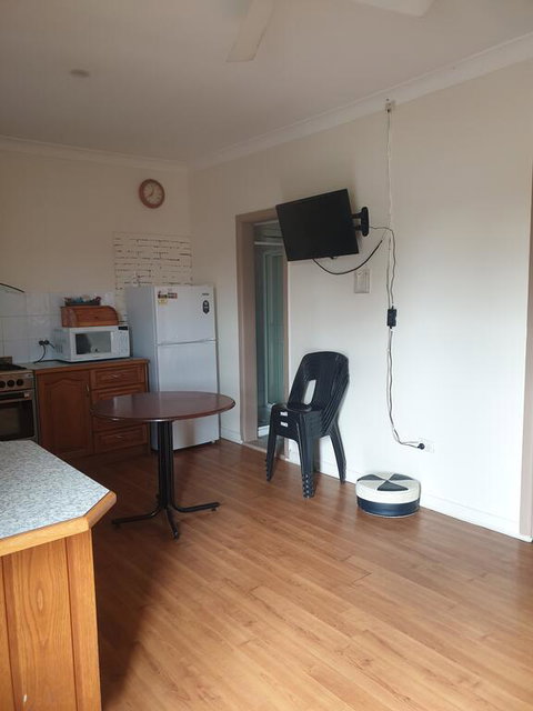 Newell Hwy Caravan Park - Winery Find 2