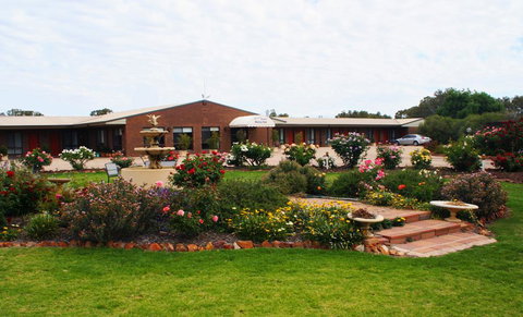 Newell Motor Inn Narrandera - Winery Find 1