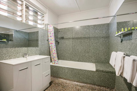 Nightcap At Camp Hill Hotel - Winery Find 3