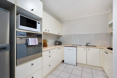 North Ryde Self Contained 2 Bed Apartment (37CULL) - Winery Find 3