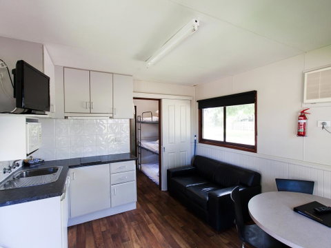 NRMA Bairnsdale Riverside Holiday Park - Winery Find 3
