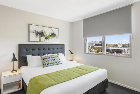 Oaks Brisbane Woolloongabba Suites - Winery Find 0