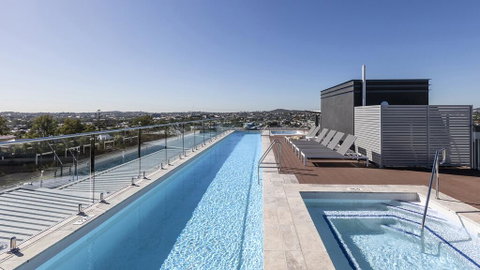 Oaks Brisbane Woolloongabba Suites - Winery Find 3