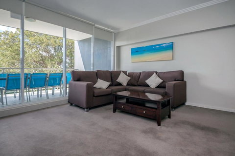 Oasis, Unit 3/5 Laman Street - Winery Find 1