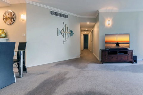 Oasis, Unit 3/5 Laman Street - Winery Find 2