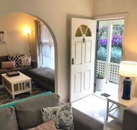 Ocean Beach Cottage - Winery Find