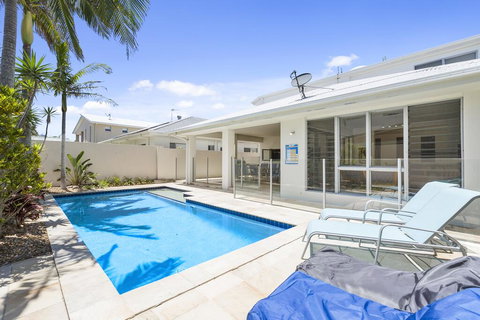 Ocean Blue On Salt Beach - Winery Find 3