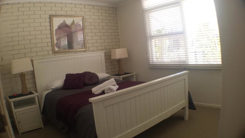 Oceana Holiday Units - Winery Find 1