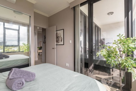 Olympic Park Near Qudos Bank Arena King Bed 1BR 1Bath Sleeps 6 Air-cond Parking - Winery Find 2