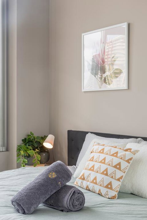 Olympic Park Near Qudos Bank Arena King Bed 1BR 1Bath Sleeps 6 Air-cond Parking - Winery Find 3