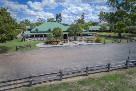 Overlander Homestead Motel - Winery Find 3