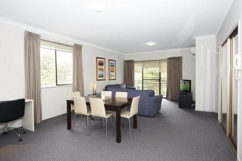 Oxley Court Serviced Apartments - Winery Find 2