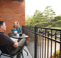 Oxley Court Serviced Apartments - Winery Find