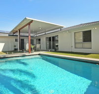 Palm 95 - Modern 4 BDRM Home with Pool - Winery Find