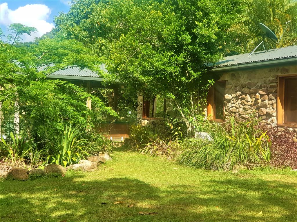 Palm Grove QLD Winery Find
