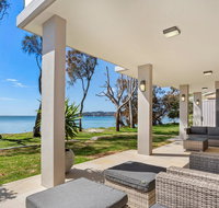 Paradise Beach House - Waterfront with Heated Pool - Winery Find