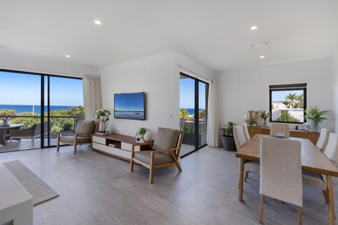 Penthouse Luxe, Sunrise Beach - Winery Find 2